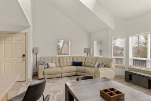 featured image of 3979 Ne Johns Ave
