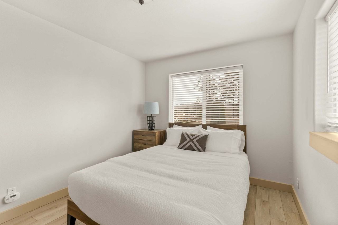 3979 Ne Johns Ave #1550282P - Photo 6 of 37