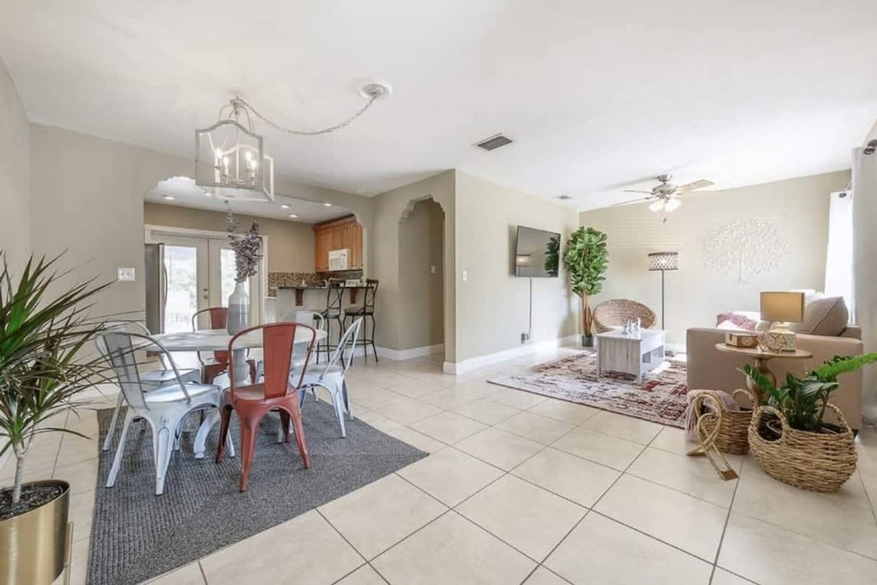 2415 W Carmen St #1553483P - Photo 2 of 28