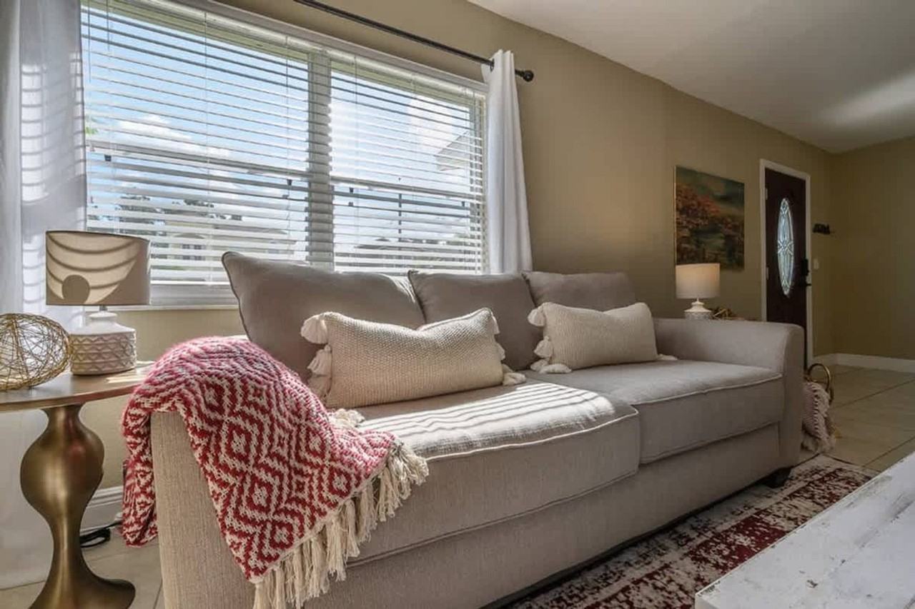 2415 W Carmen St #1553483P - Photo 4 of 28