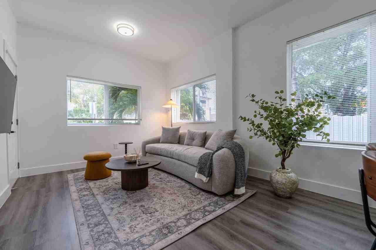 972 W Flagler St #1548679P - Photo 4 of 17