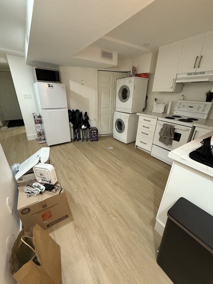 648 Gerrard St E - Photo 2 of 7
