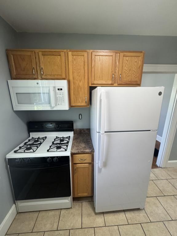 2539 Leslie Ave - Photo 3 of 12