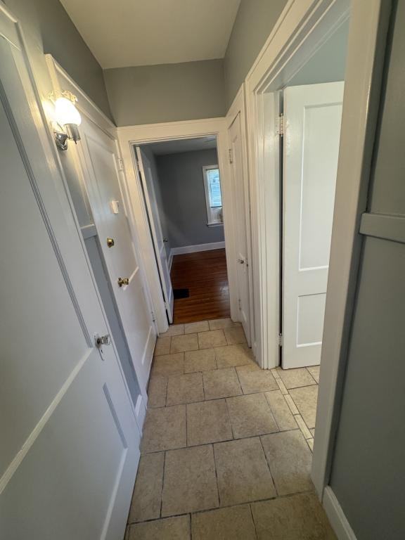 2539 Leslie Ave - Photo 6 of 12