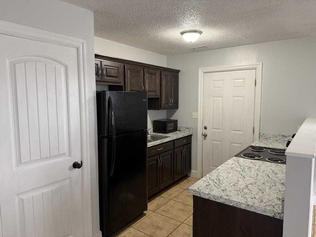 217 S Galena Ave - Photo 2 of 6