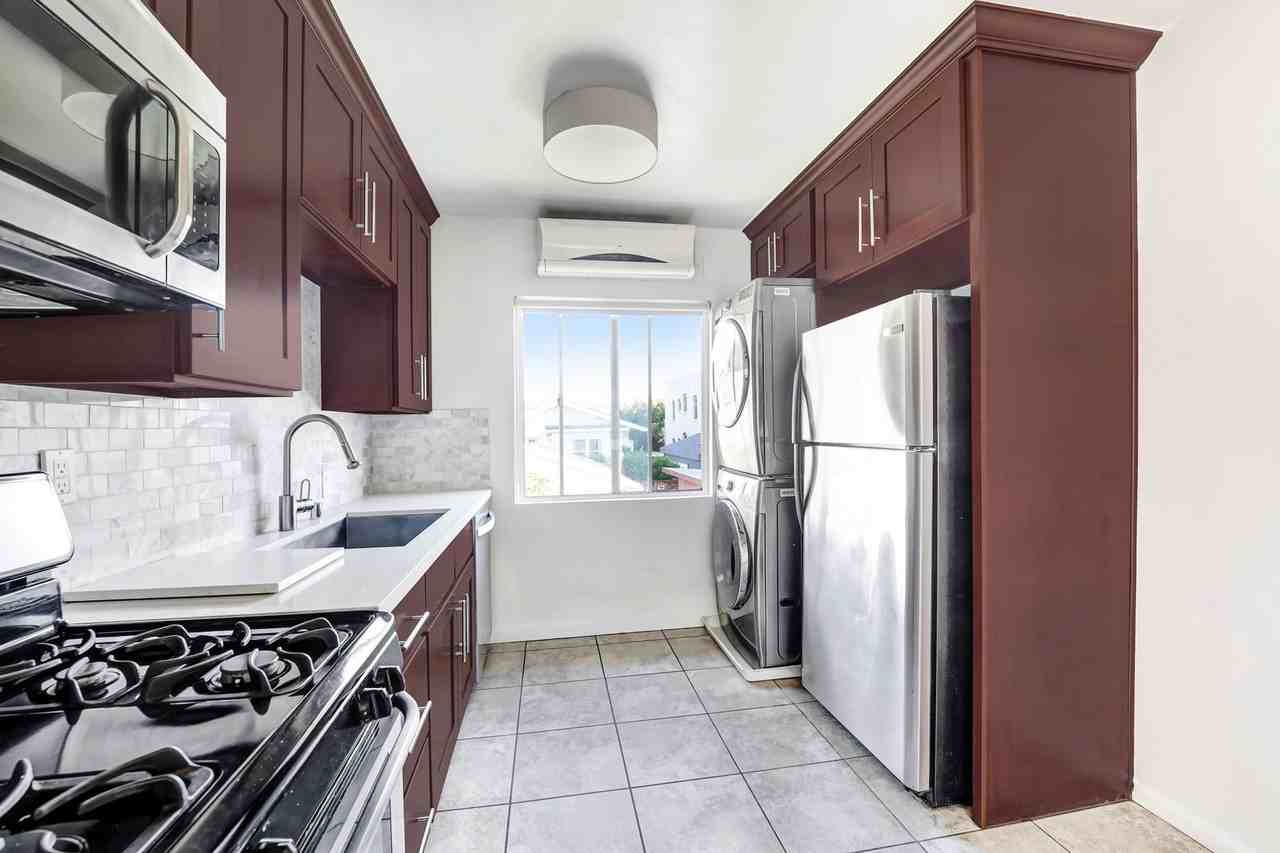 706 N Rampart Blvd - Photo 4 of 10