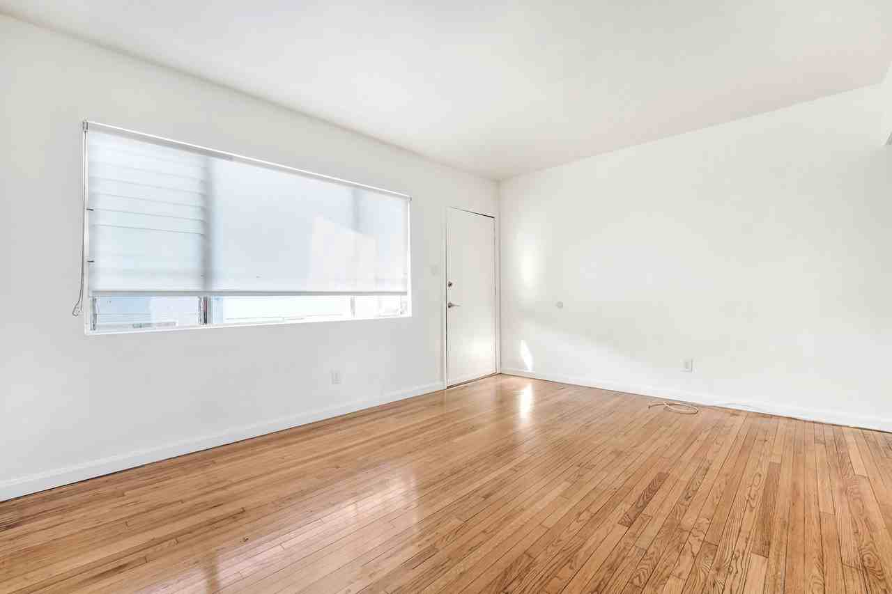 706 N Rampart Blvd - Photo 5 of 10