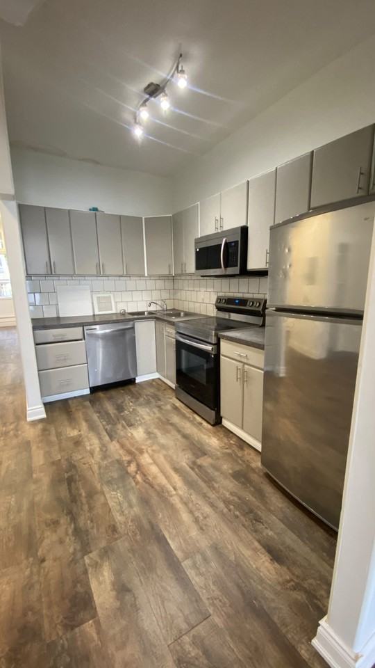 590 Main Street East #4 - Photo 4 of 17