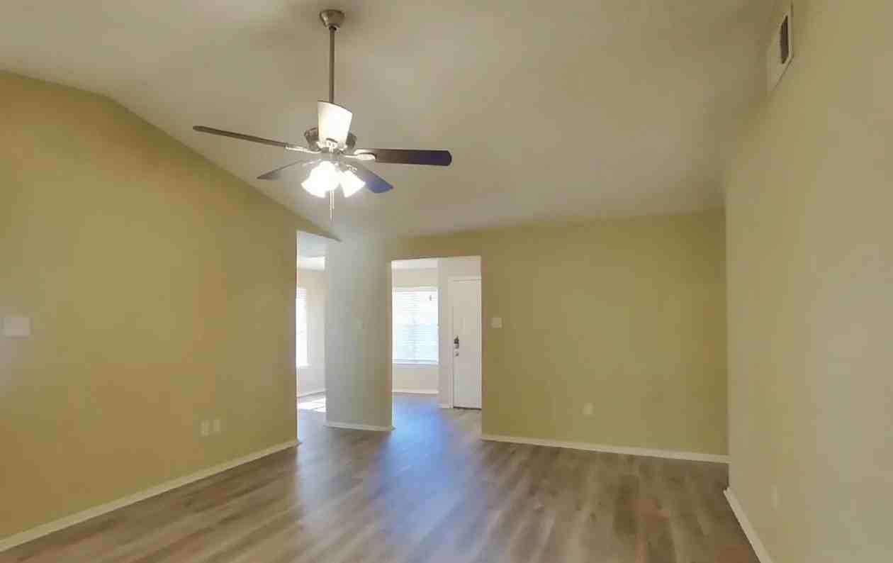 1014 Cedar Run Dr - Photo 6 of 17