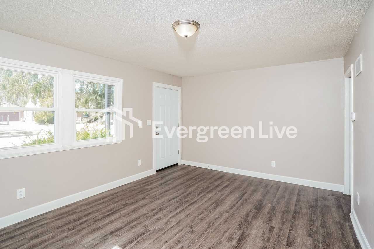5258 N 56th St - Photo 2 of 15