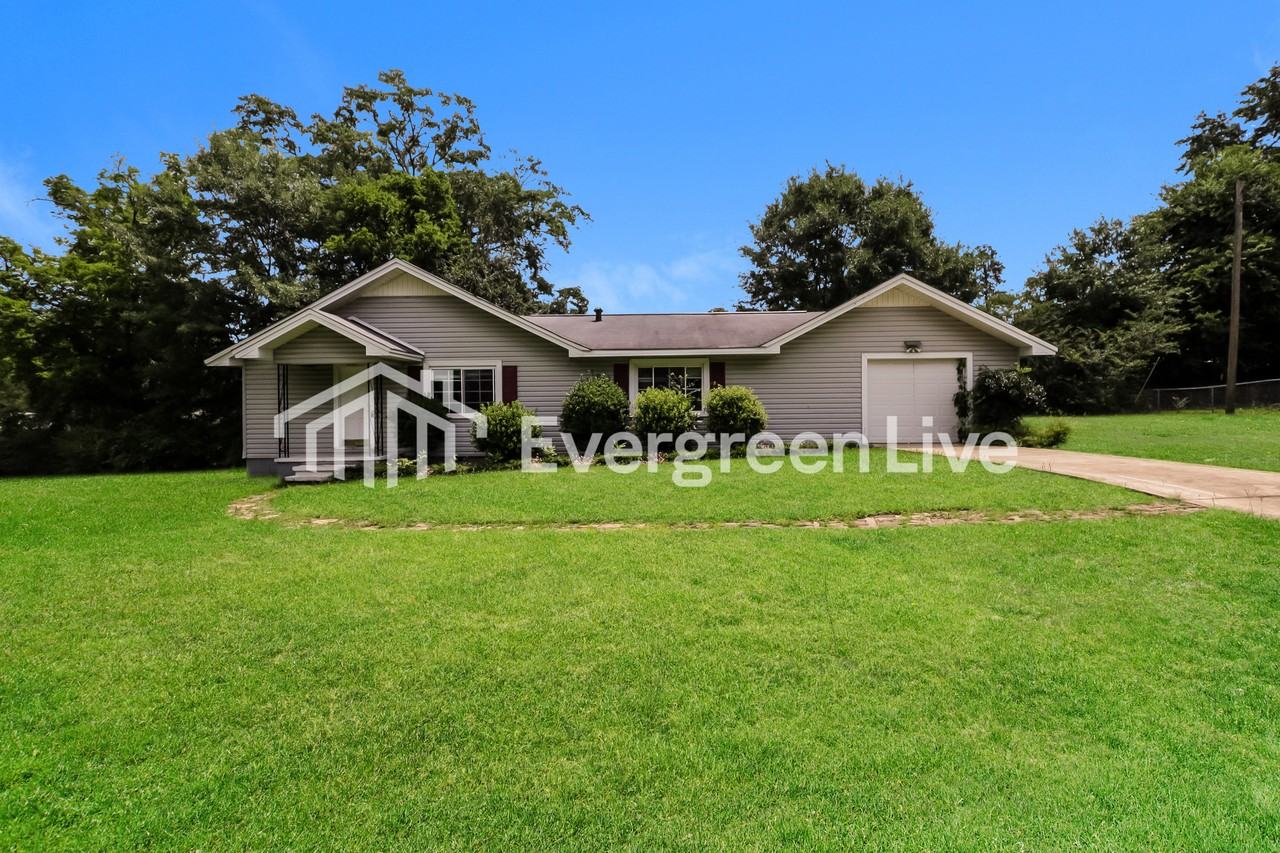 2711 17th Ave