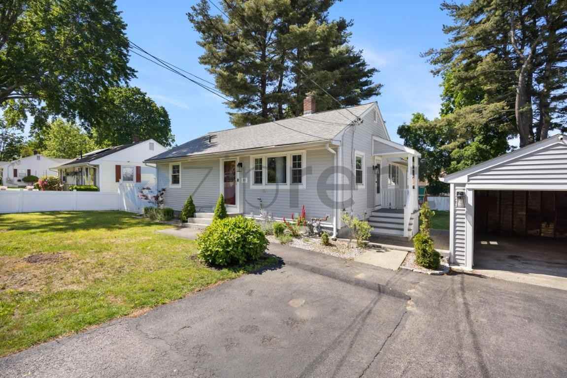371 Salem St - Photo 2 of 28