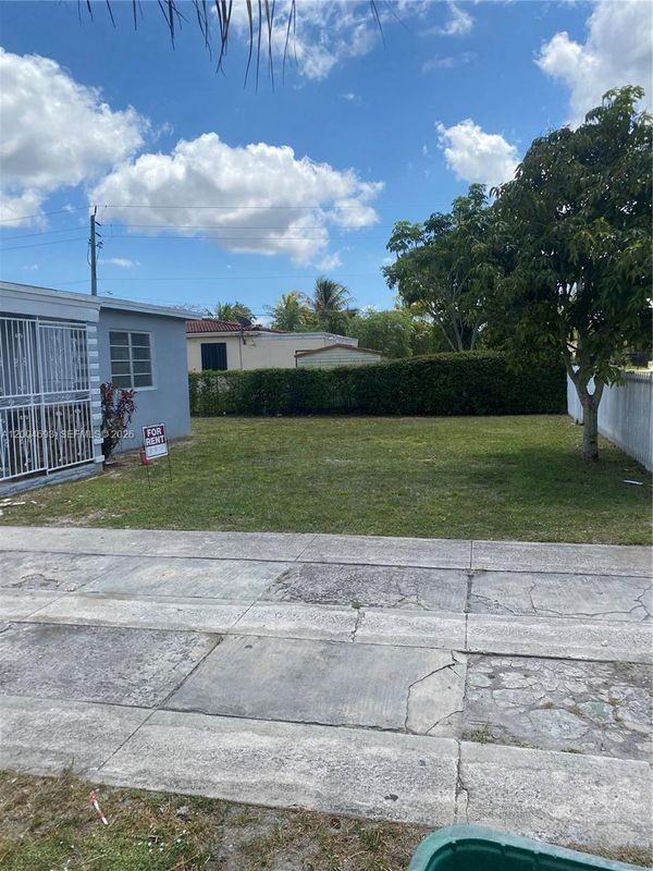 14315 Nw 12th Ave - Photo 2 of 3