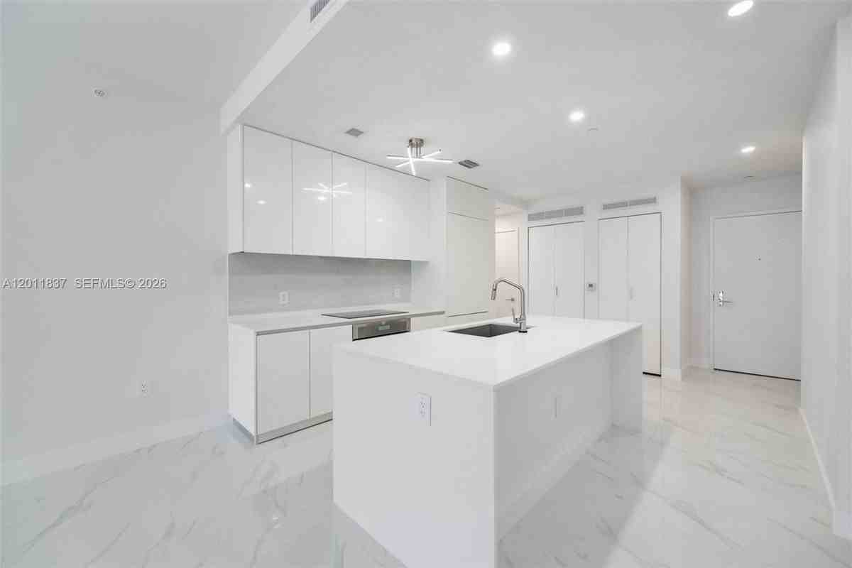 700 Ne 24th St ##904 - Photo 2 of 4