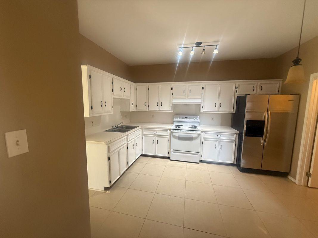 2201 E 21st St - Photo 2 of 16