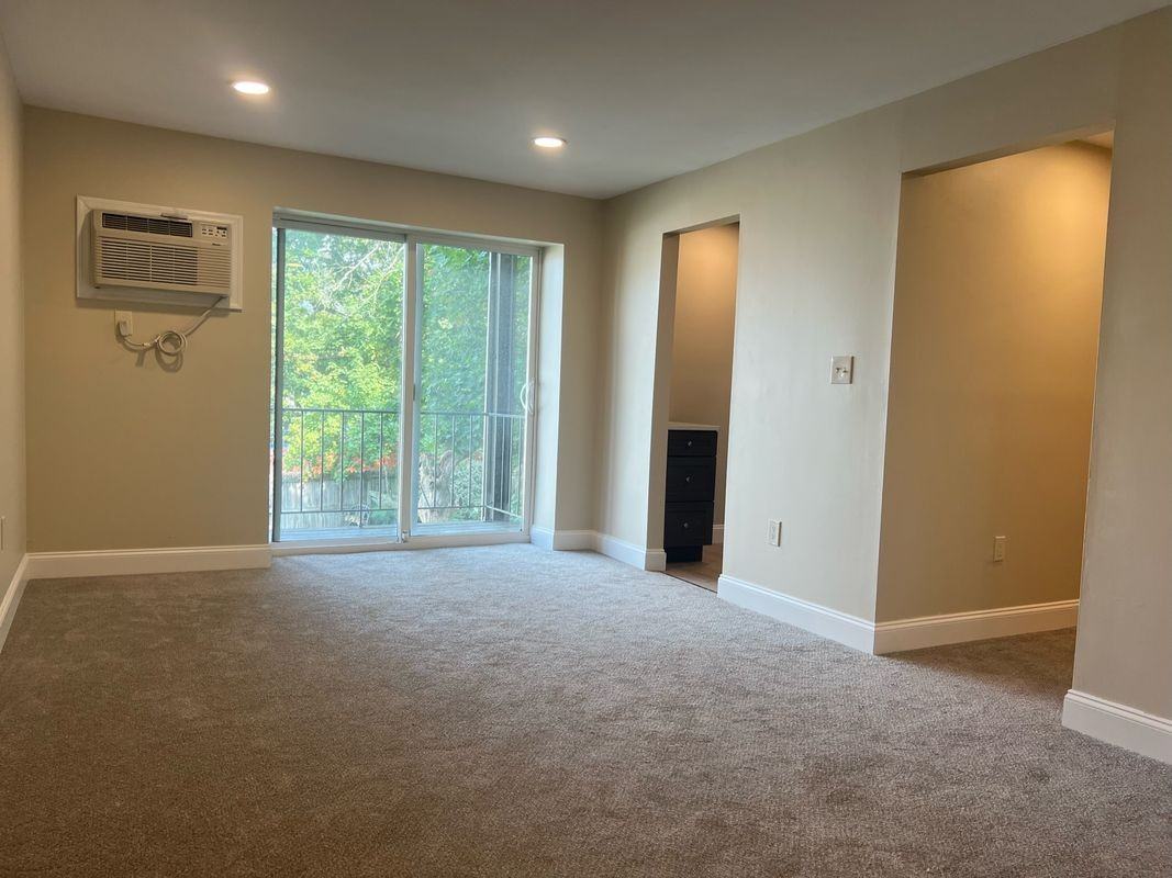 526 Broad St Apt 3 - Photo 2 of 3