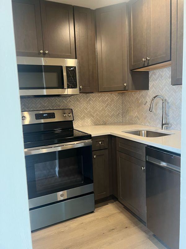 526 Broad St Apt 3 - Photo 3 of 3