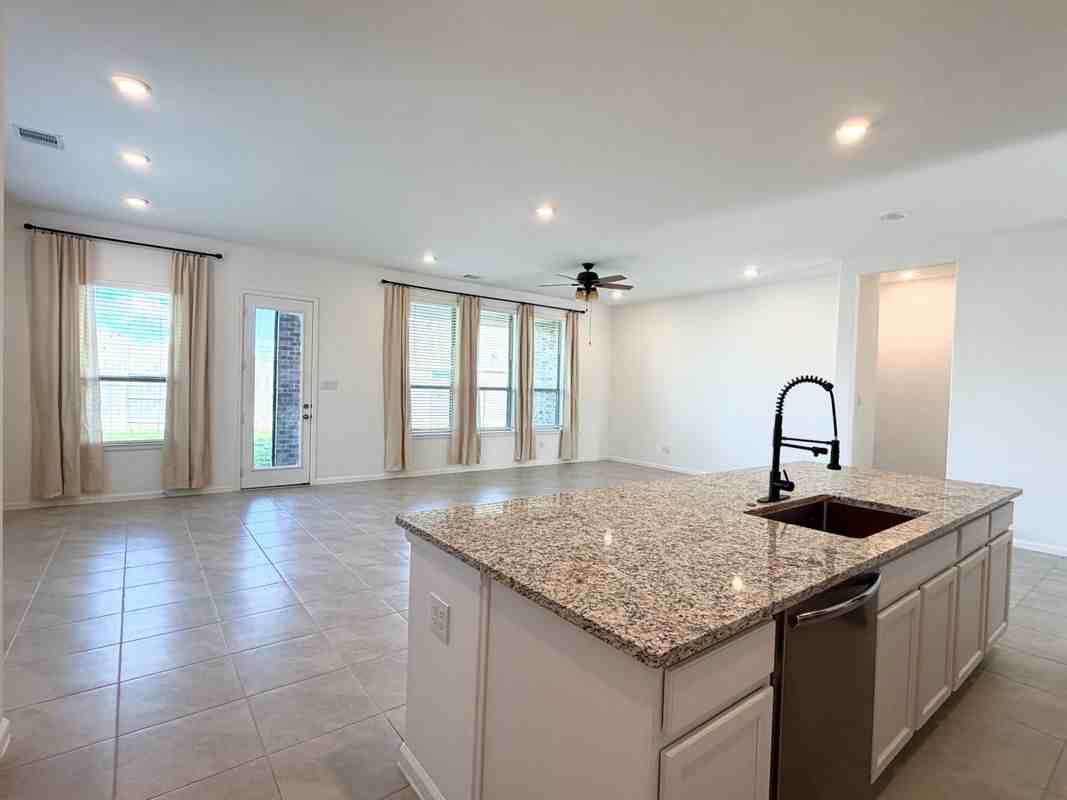 3715 Rock Ledge Dr - Photo 3 of 15