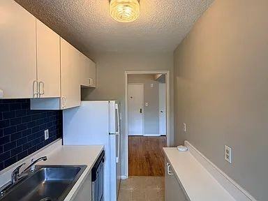 572 Whitney Ave - Photo 2 of 11