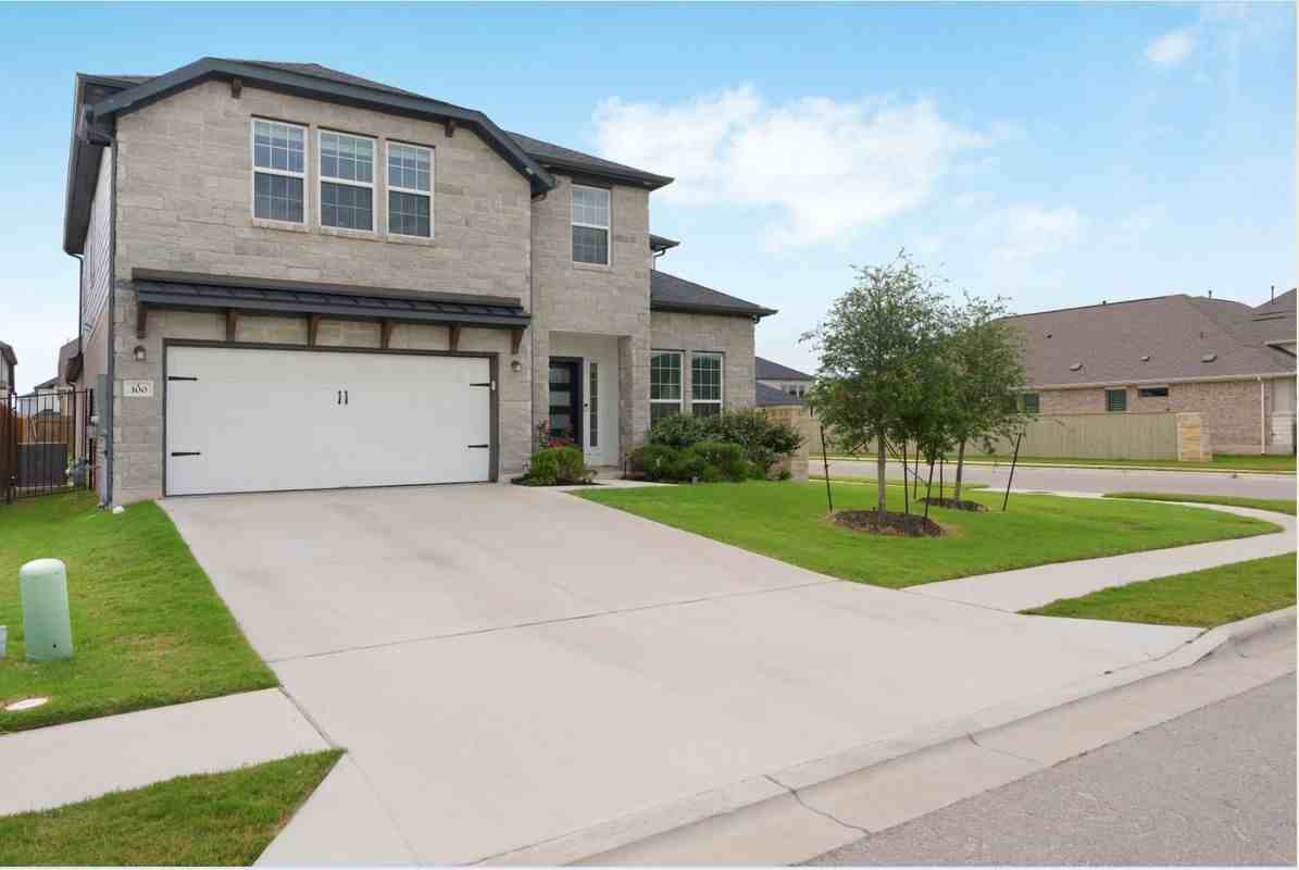 300 Hollister Dr - Photo 2 of 30