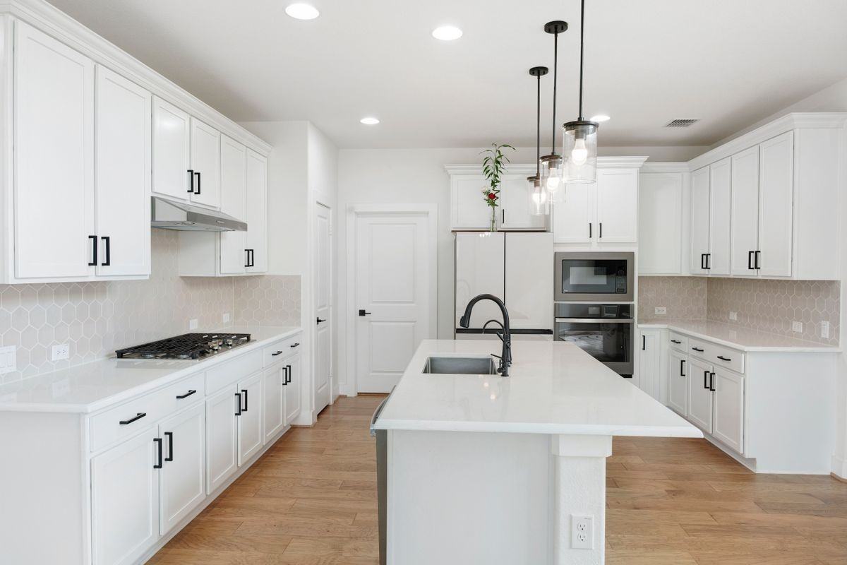 300 Hollister Dr - Photo 6 of 30
