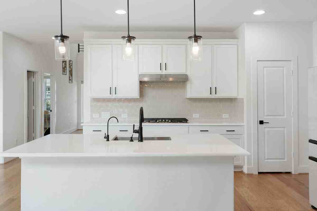 300 Hollister Dr - Photo 7 of 30
