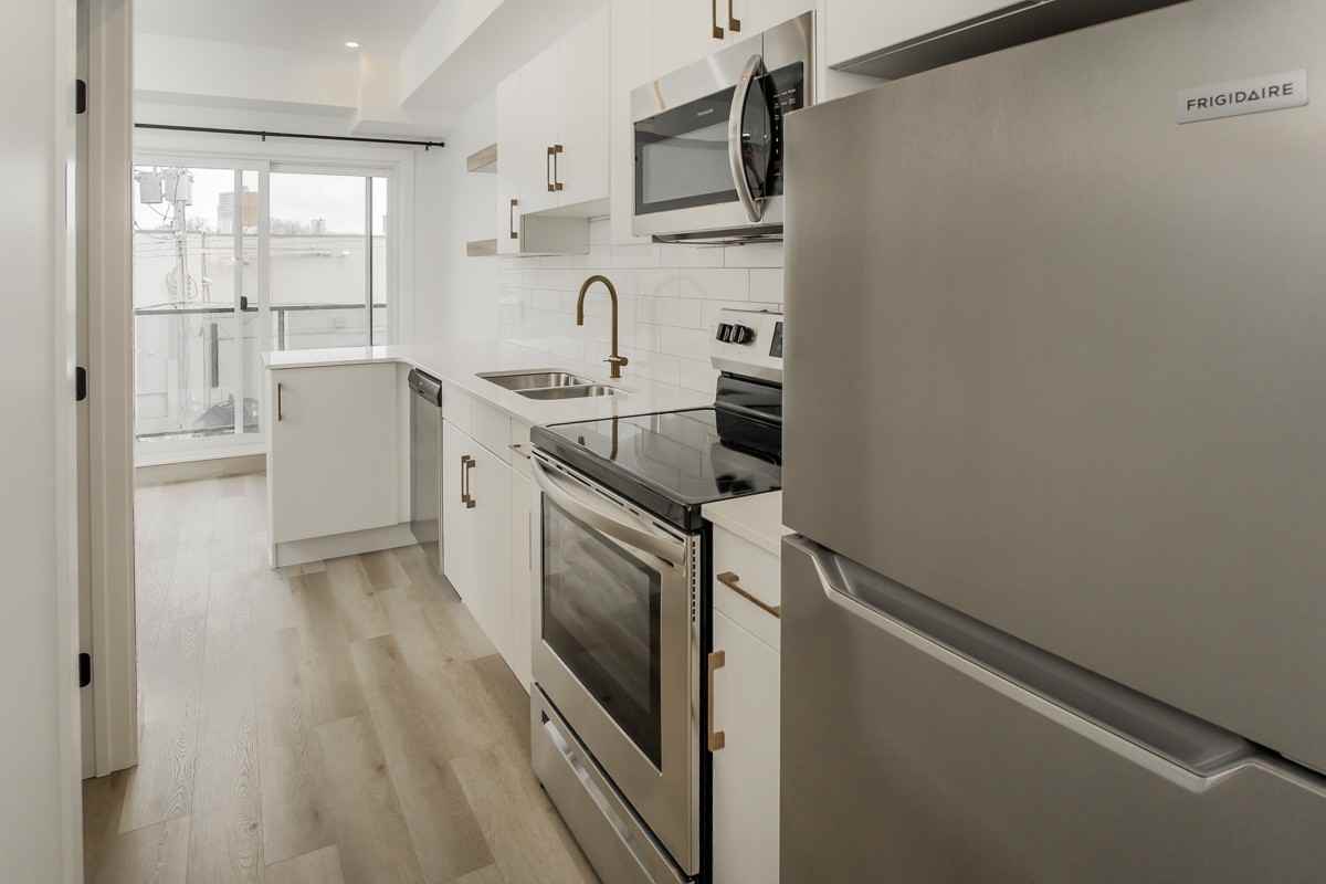 710 Westminster Avenue - Photo 2 of 18