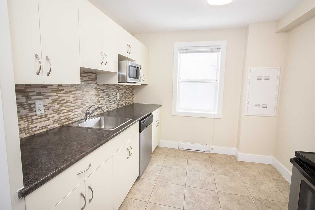 321 Enfield Cresecent - Photo 3 of 20