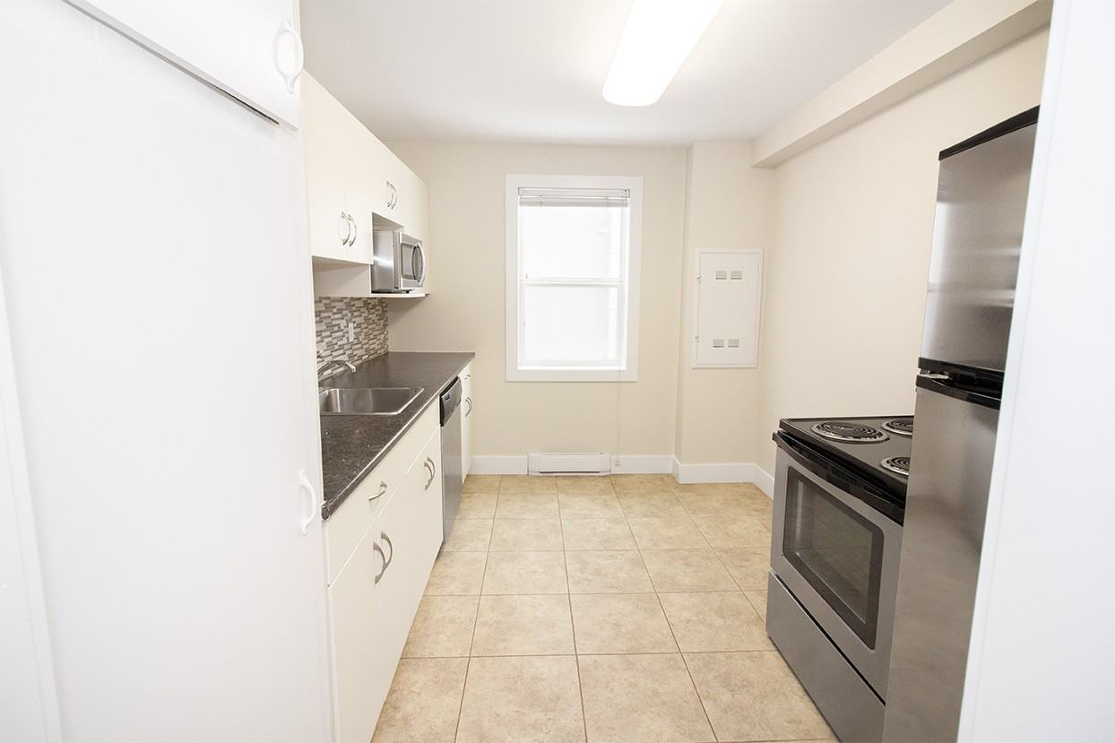 321 Enfield Cresecent - Photo 4 of 20