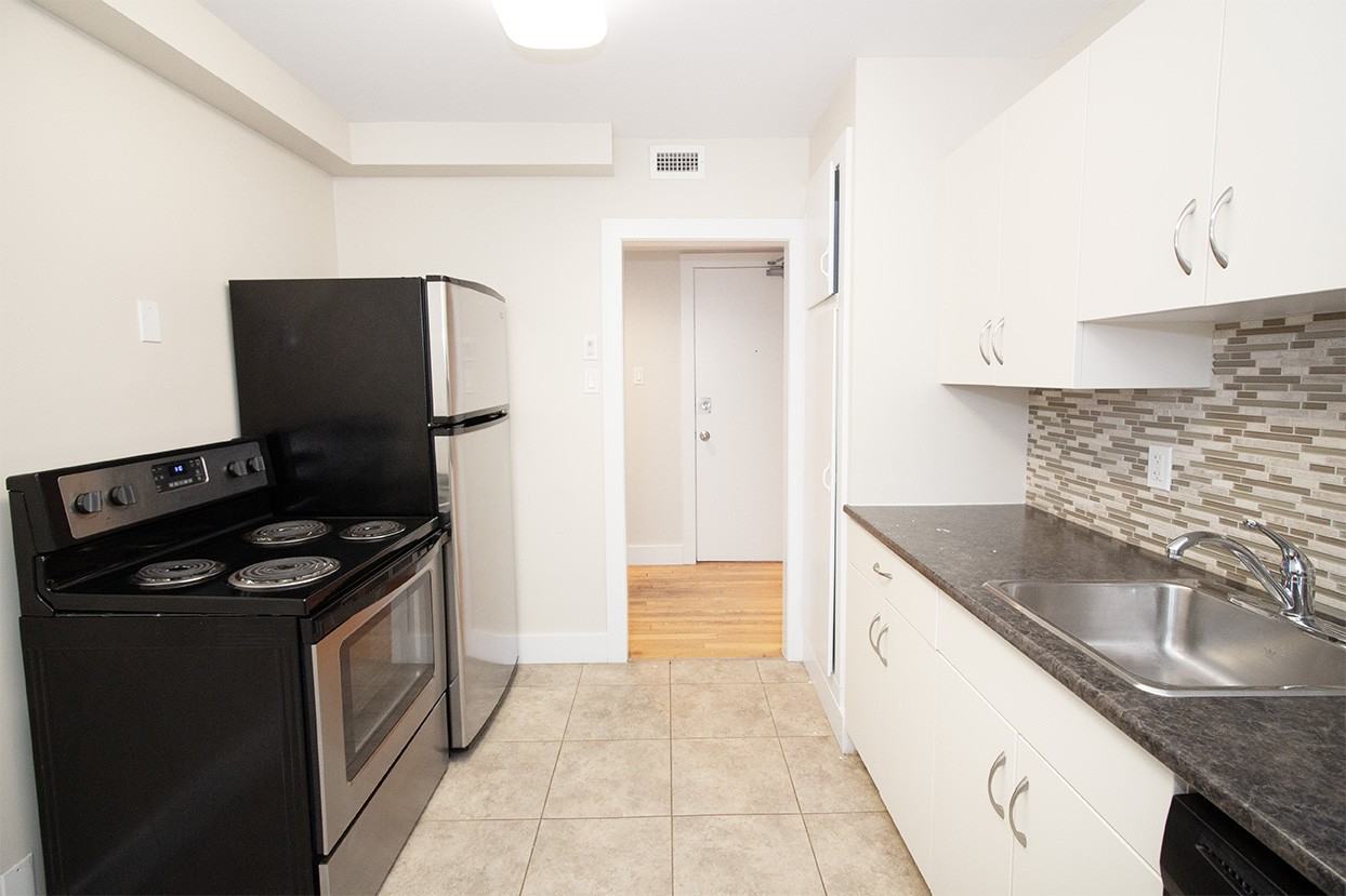 321 Enfield Cresecent - Photo 6 of 20