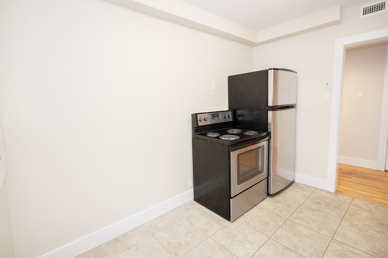321 Enfield Cresecent - Photo 7 of 20