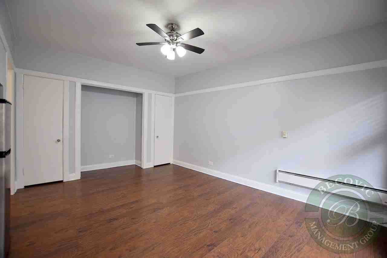 4555 N Malden St - Photo 4 of 36