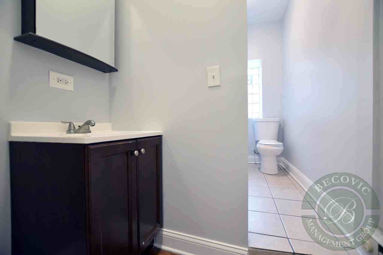 4555 N Malden St - Photo 6 of 36