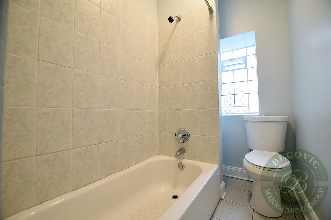 4555 N Malden St - Photo 7 of 36
