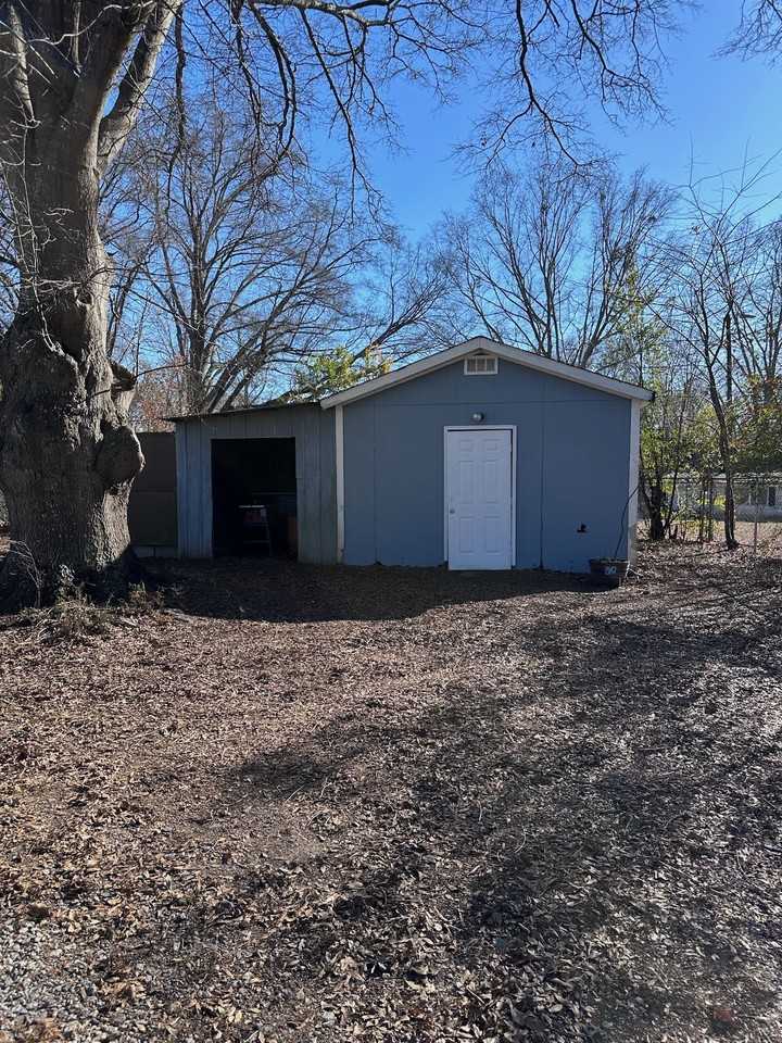 1080 Grace Ave - Photo 2 of 10
