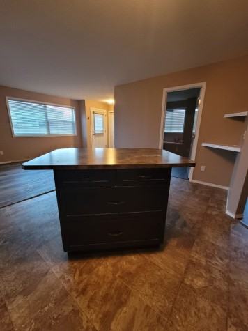 31 Av Jamieson - Photo 2 of 14