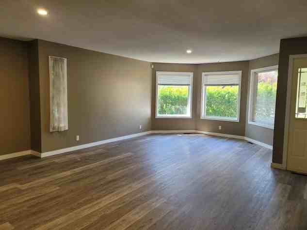 Gorgeous 2 Story Main Suite! Located in Sylvan! - Photo 3 of 20
