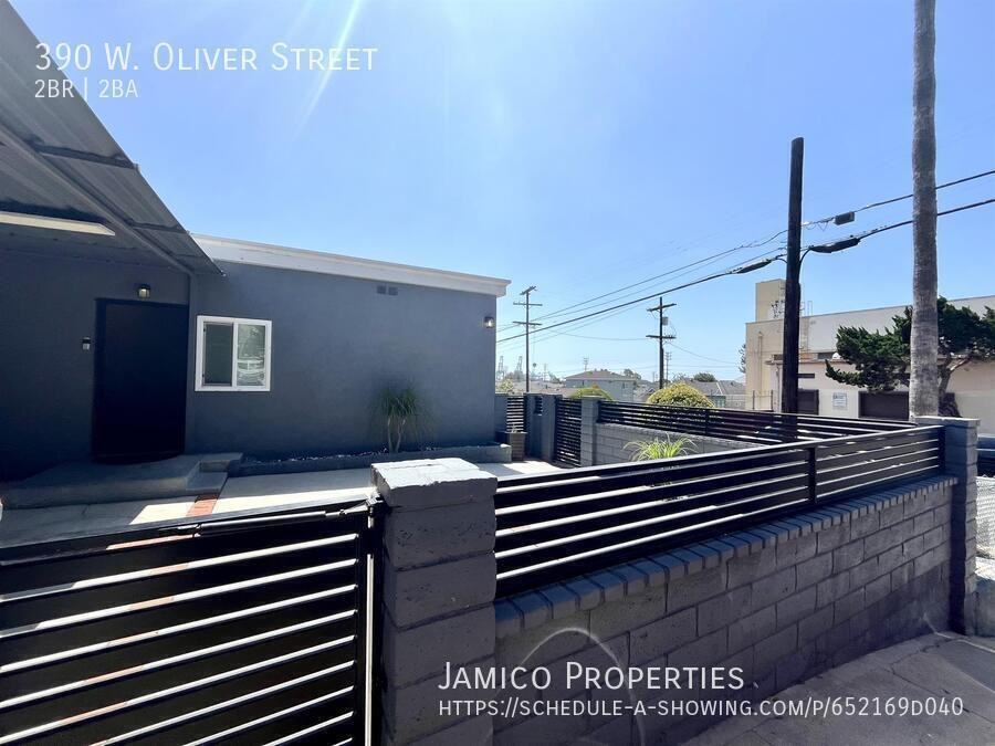 390 W Oliver St - Photo 3 of 44