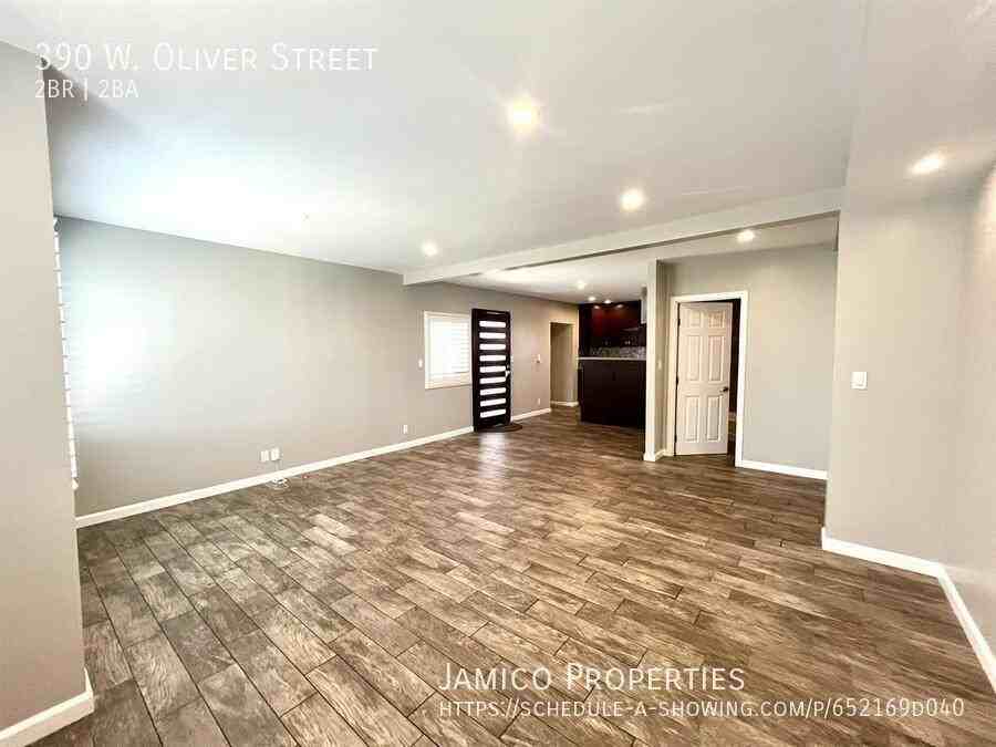 390 W Oliver St - Photo 7 of 44
