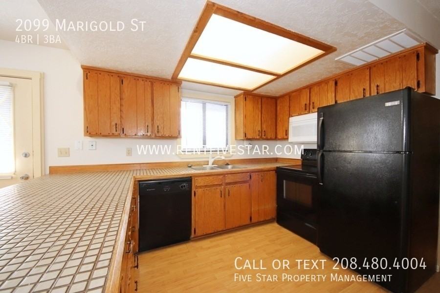 2099 Marigold St - Photo 7 of 22