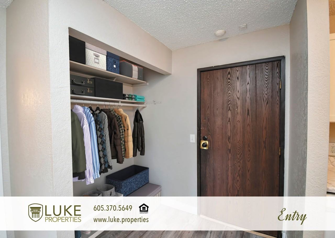 401 S Sycamore Ave #303 - Photo 2 of 16