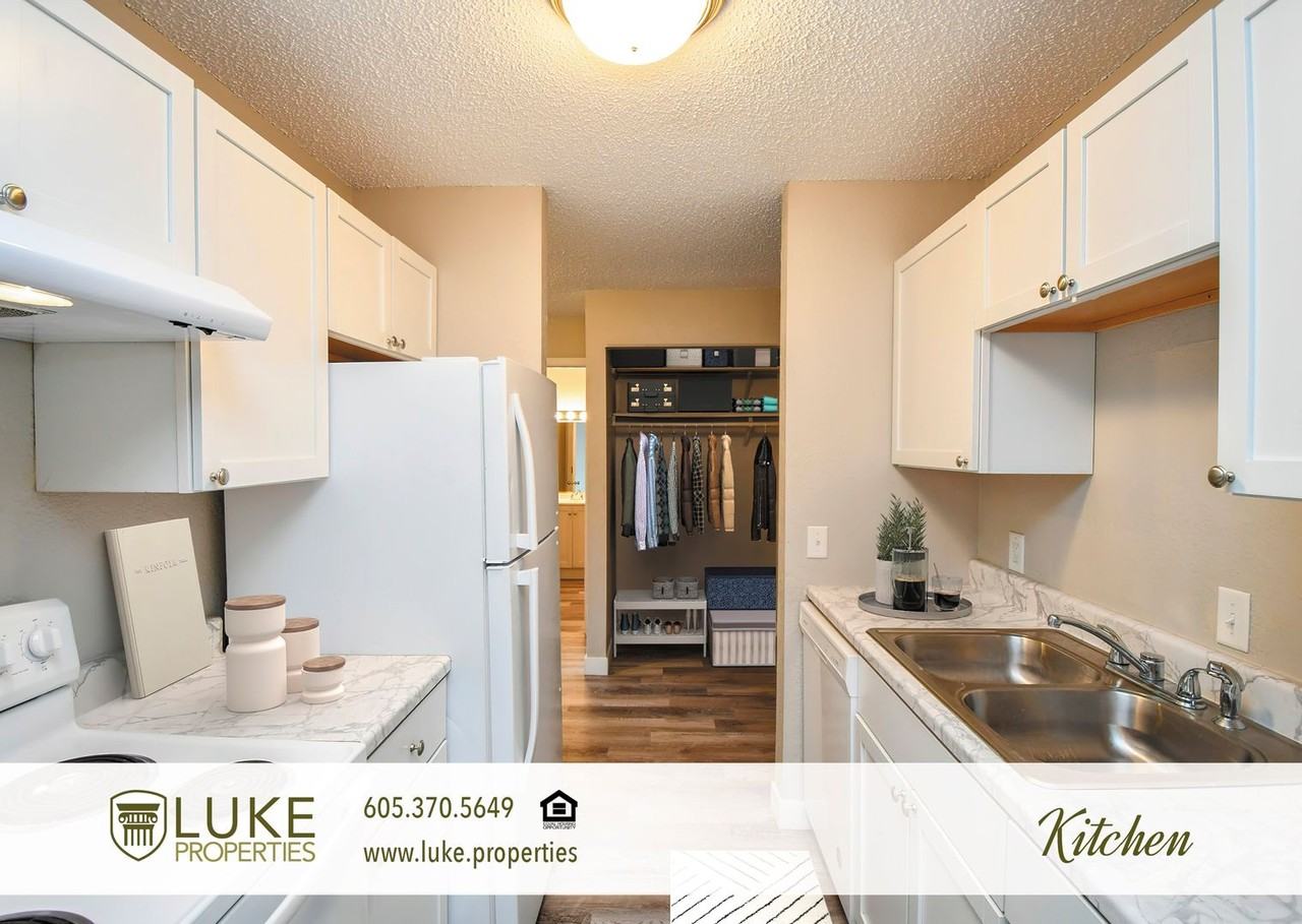 401 S Sycamore Ave #303 - Photo 3 of 16