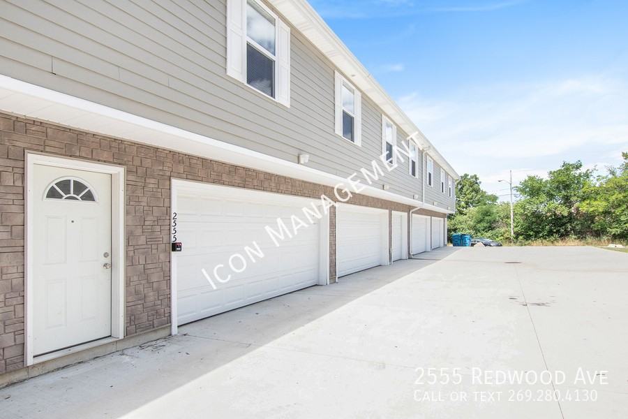 2555 Redwood Ave #2555REDWOO - Photo 2 of 22