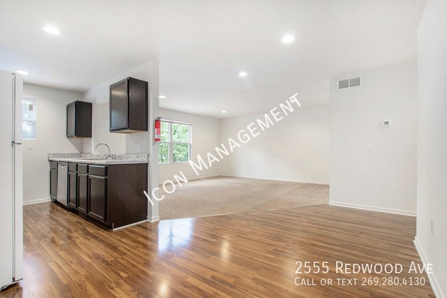 2555 Redwood Ave #2555REDWOO - Photo 4 of 22