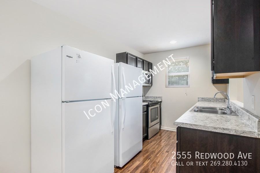 2555 Redwood Ave #2555REDWOO - Photo 5 of 22