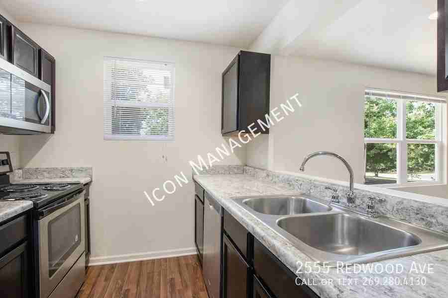 2555 Redwood Ave #2555REDWOO - Photo 6 of 22