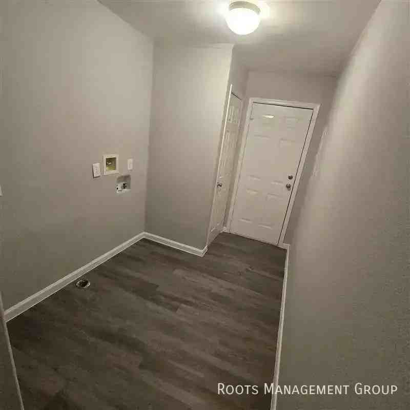 15706 Clarke Springs Dr #15706C - Photo 7 of 23