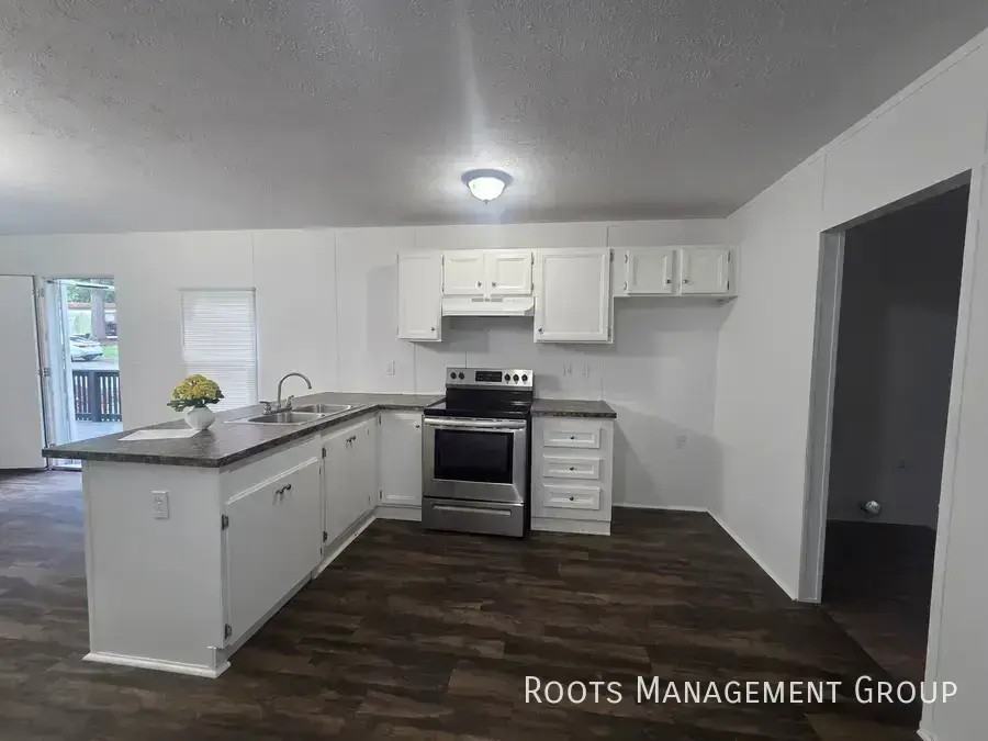 42 Daniel Dr #42 - Photo 2 of 16