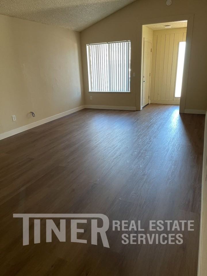 7827 Zenith Dr - Photo 2 of 13
