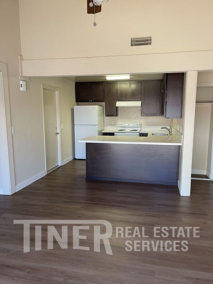 7827 Zenith Dr - Photo 3 of 13